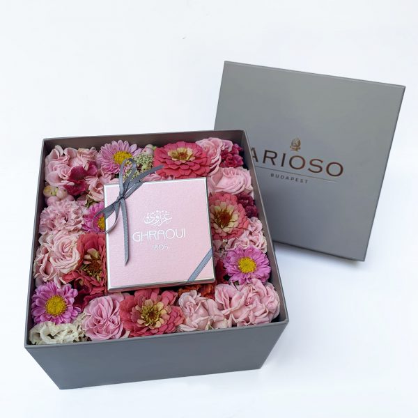 Rózsaszín Arioso Virágdoboz Ghraoui csokoládéval